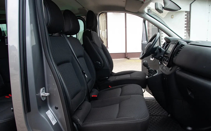 Opel Vivaro cena 66990 przebieg: 236000, rok produkcji 2018 z Korfantów małe 781